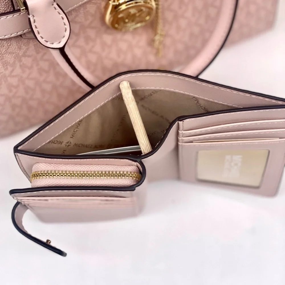 MICHAEL KORS Medium Signature Bifold Wallet Powder Blush
